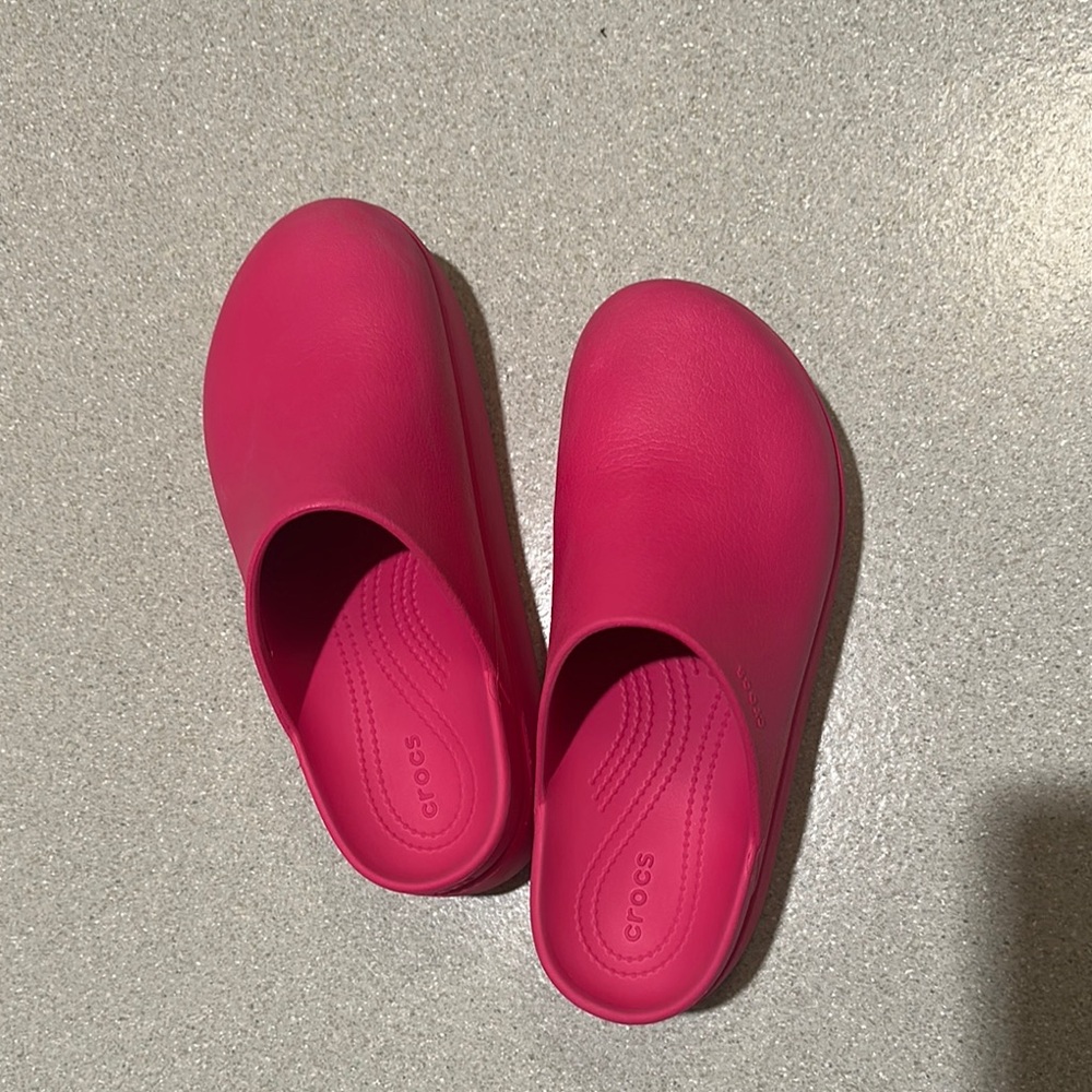 Crocs Dylan PLATFORM Pink Slip-On Clogs in dragonfruit color